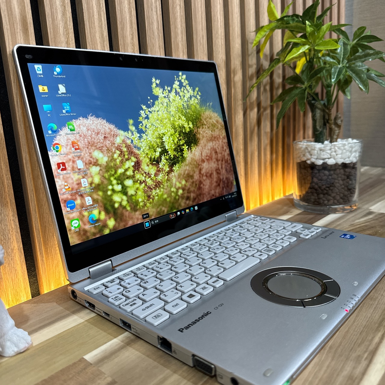 \ 公式ショップ限定価格❣️/ 《希少タッチパネル式》Let's note QV1 第11世代 2in1モデル メモリ8GB SSD256GB ノートPC 安心サポート＆3ヶ月保証付き