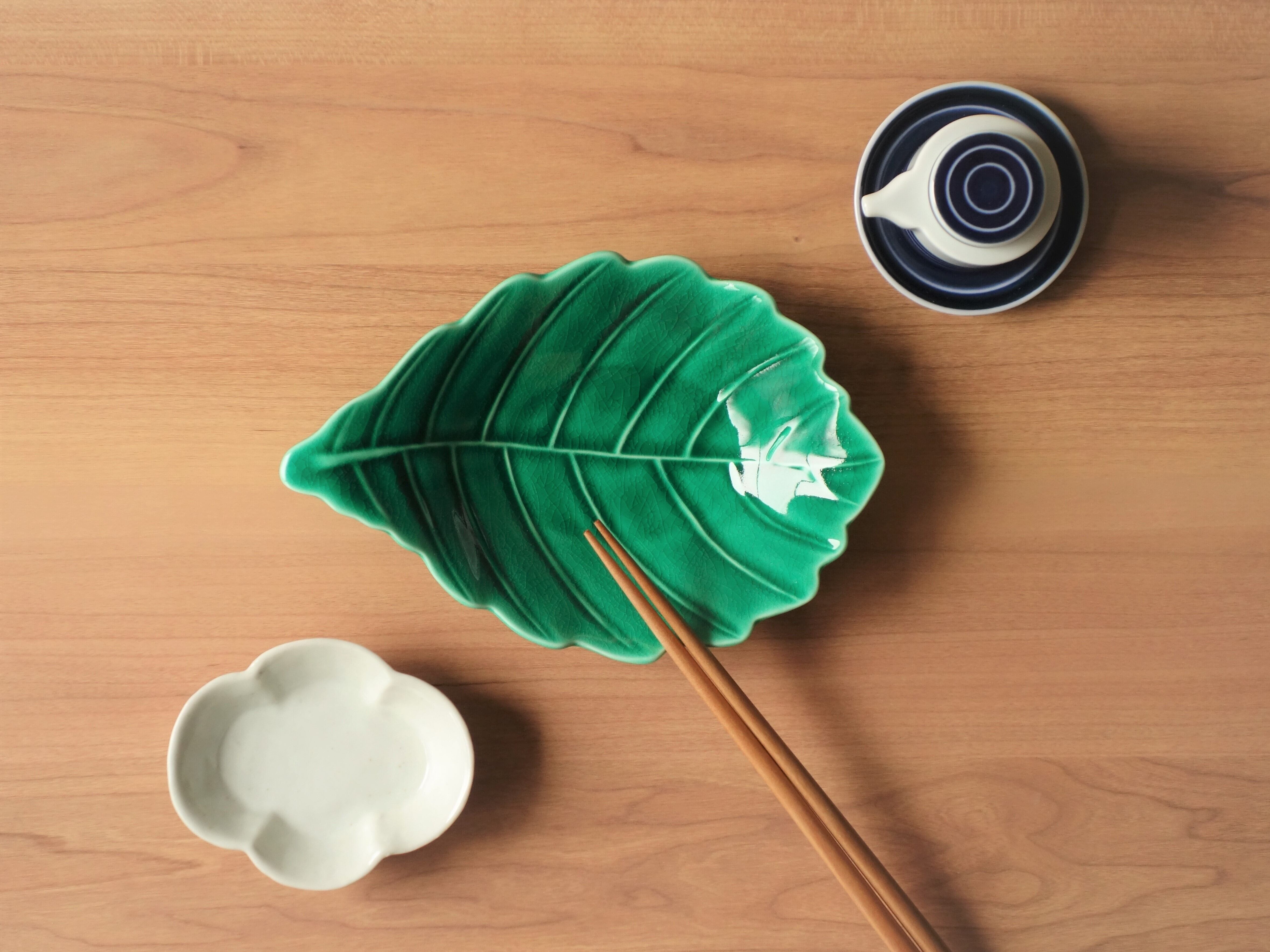 緑交趾柏型皿【波佐見焼】 | 有田焼や心器