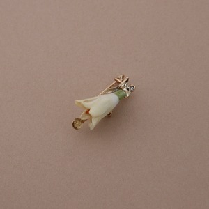 セラミックフラワーブローチ