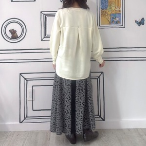 フロントプリントプルオーバー