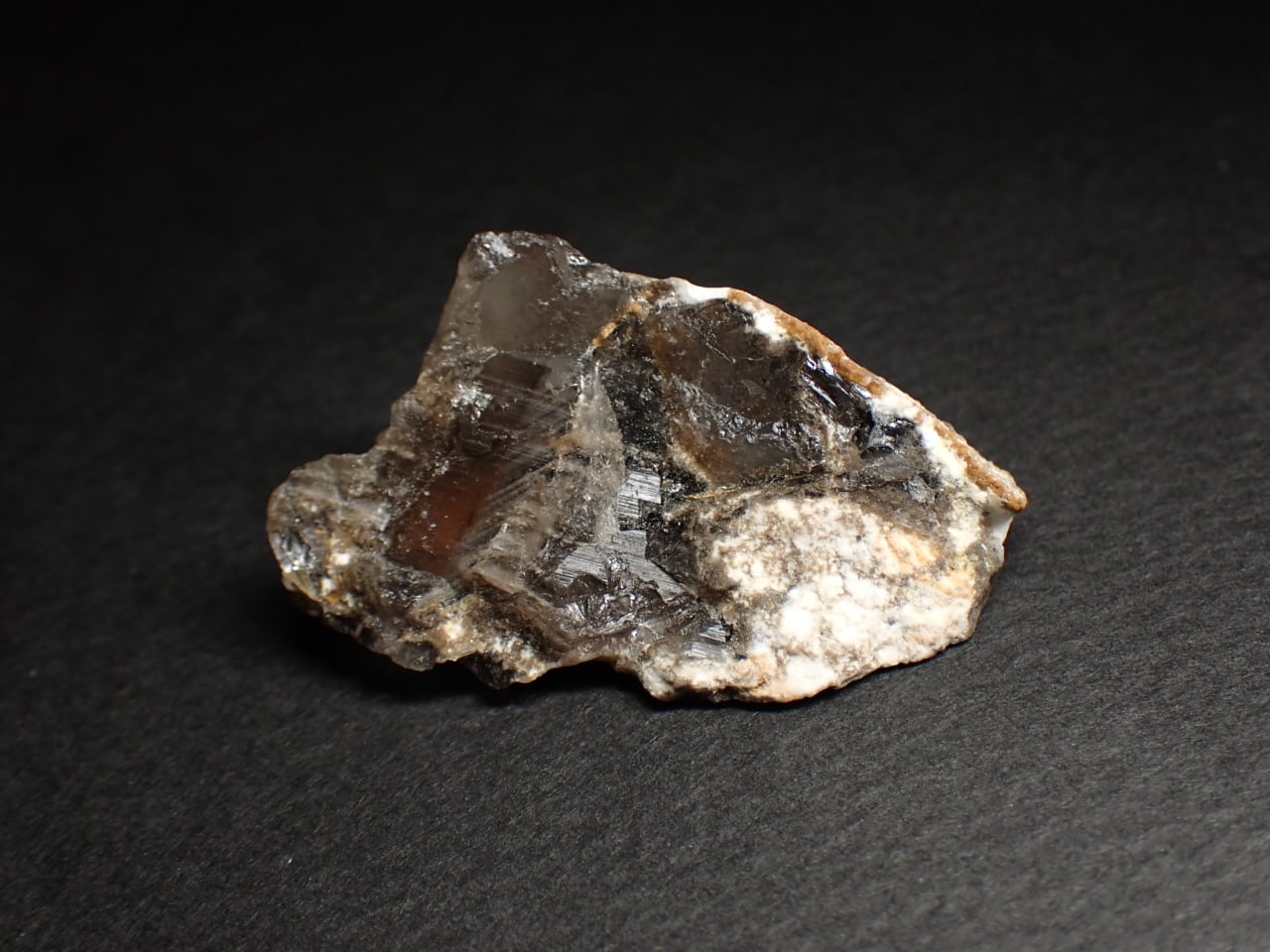 フローライト　約690g 原石　モロッコ産 モロッコ産 フローライト/Fluorite 原石 A-FLR348 | 鉱物・天然石のお
