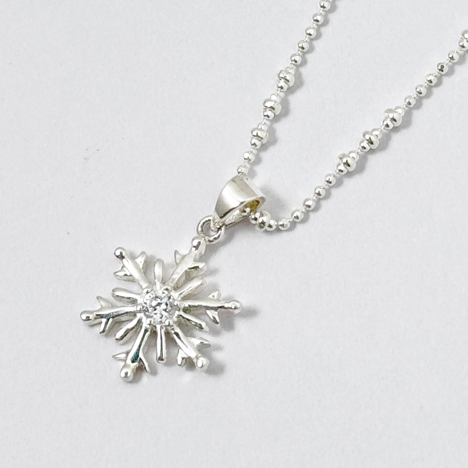 センター ジルコニア スノー ネックレス