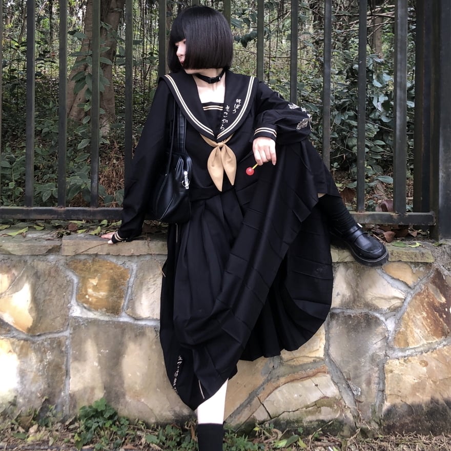 ゴスロリ通販 With U ゴスロリ セーラー服 プリーツ ロングスカート JK ハードガール ストリート系 病み可愛い 日本語 刺繍 不良少女 スパイシーガール サブカル女子