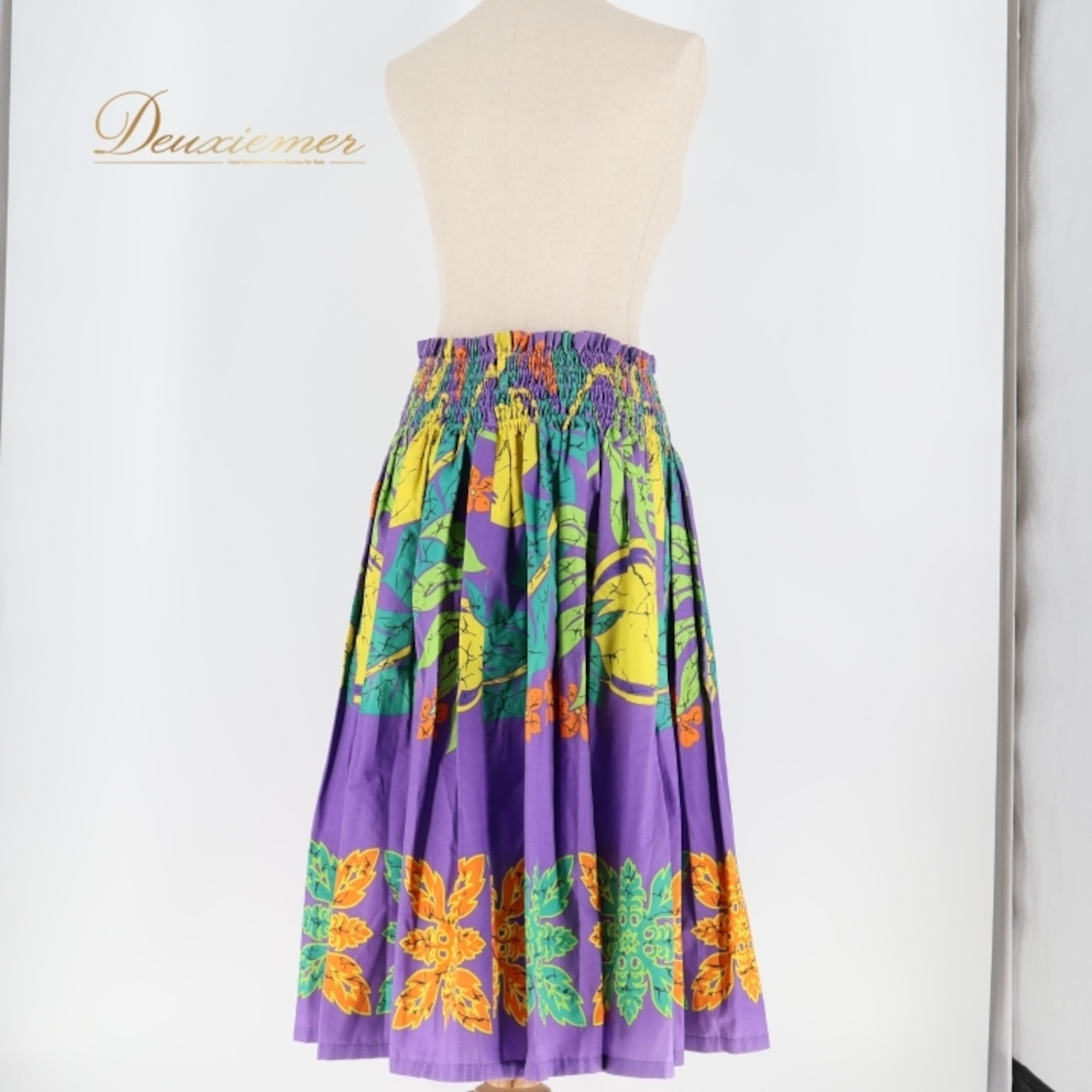 フラダンス 衣装 パウスカート パープル系 カラフル 花柄 葉っぱ柄 かわいい 華やか 鮮やか 明るい 派手 賑やか 印象的 ハワイアン アロハ ハワイアンプリント フラ ダンス レッスン 練習 オレンジ系 イエロー系 グリーン系 元気 デザイン