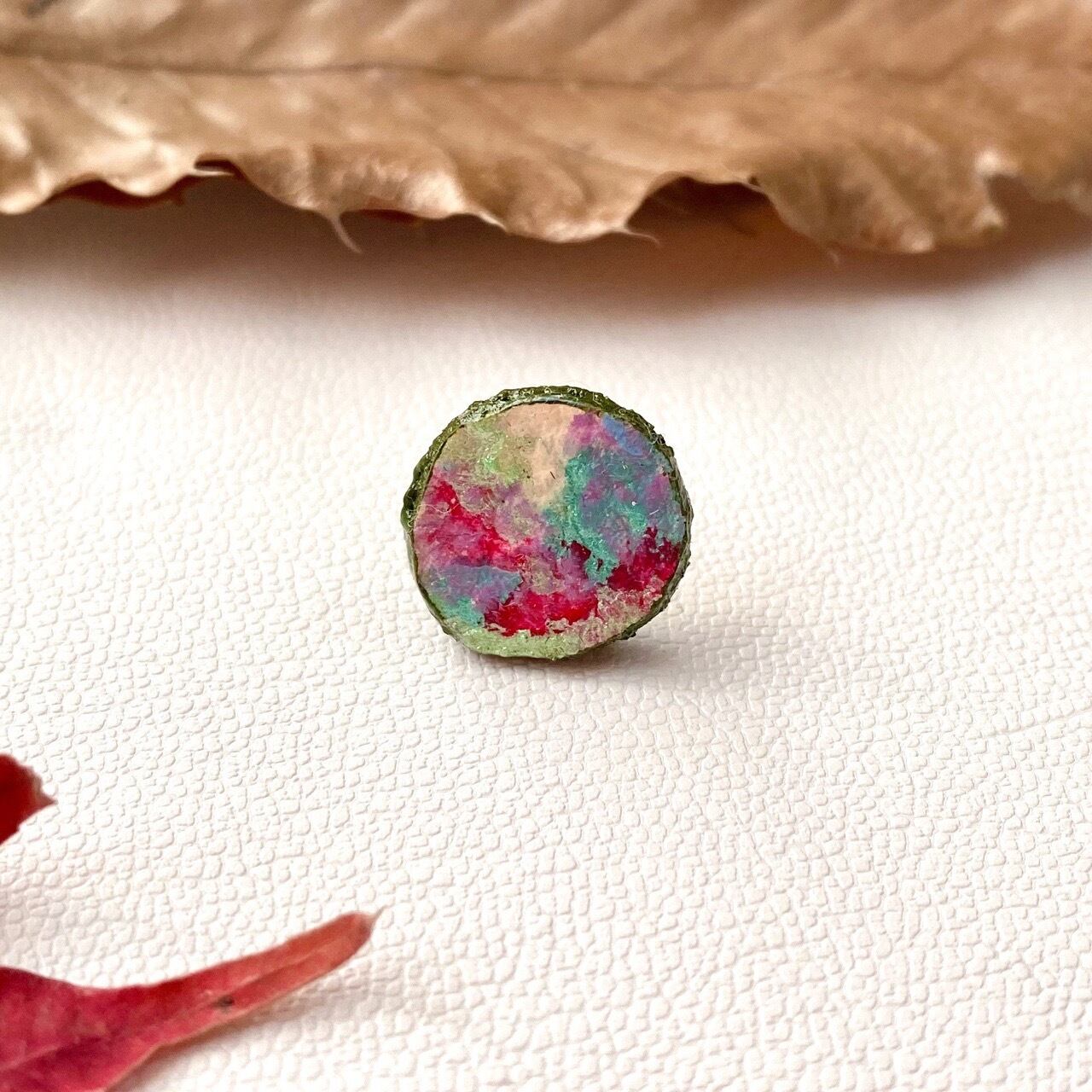 フェイクレザー 合皮 × ペイント 片耳ピアス カーキ ベビーピンク 優しい色 オシャレ 一点もの ハンドメイド