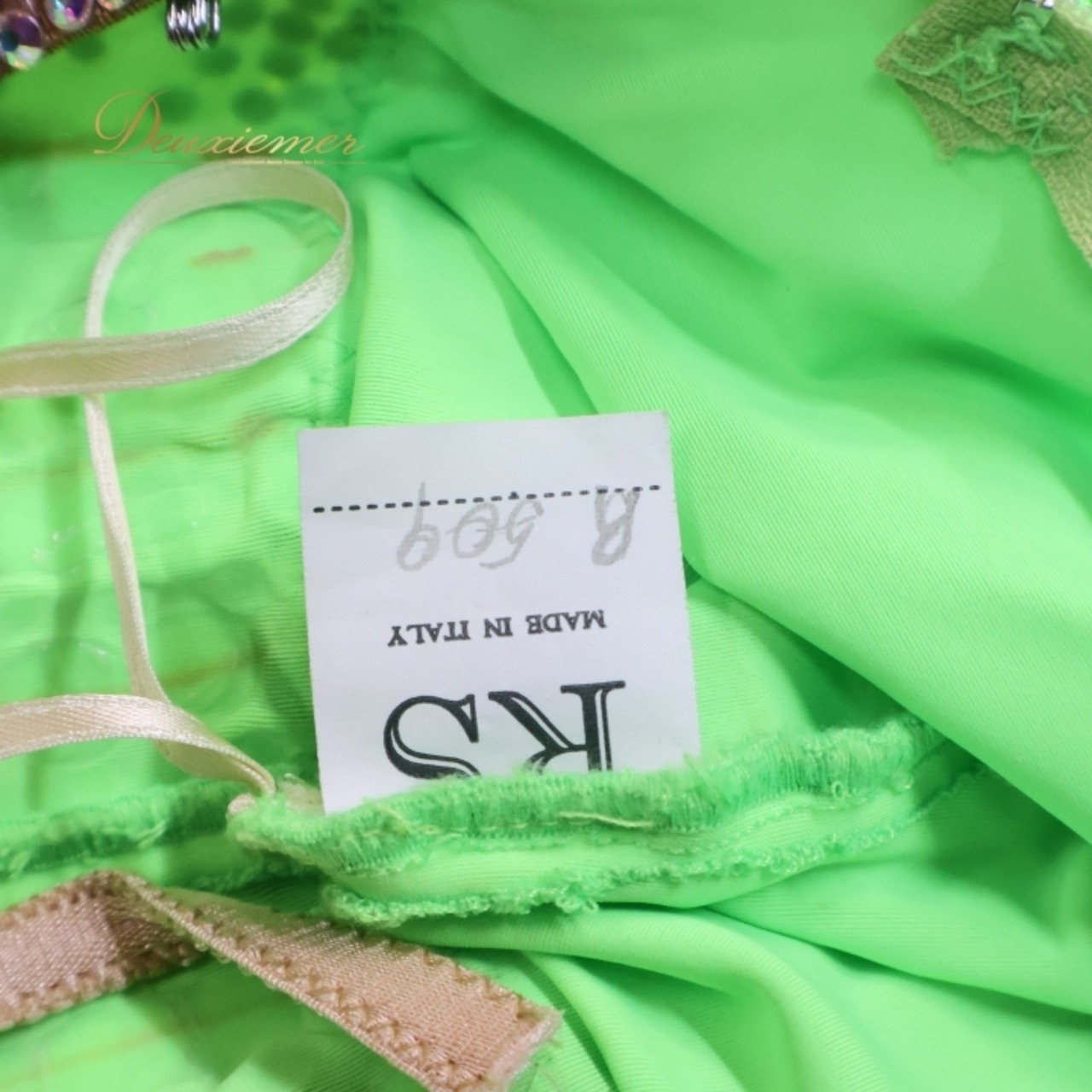 社交ダンス 衣装 スタンダードドレス ワンピース ドレス フロート リボン 黄緑 軽い イタリア製 ペチコート RS デモ 競技 ダンス パーティ 発表会 蛍光 ファー パール 高級感 鮮やか グリーン系 イベント服 踊り用ドレス パール装飾 スポーツウェア ダンス用衣装 フェスティバル ドレス 舞台衣装