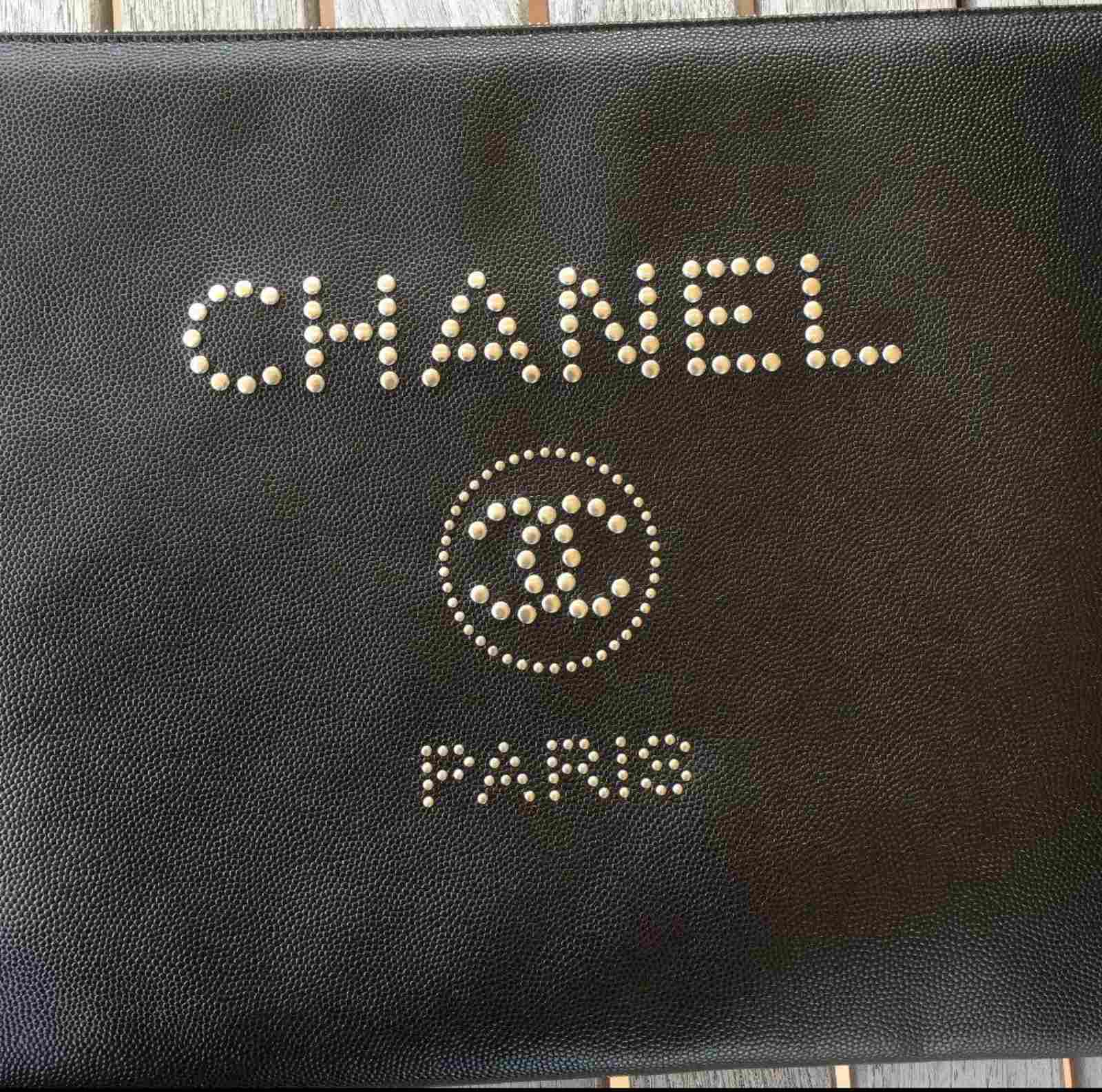 CHANEL シャネル ドーヴィル シルバー スタッズ レザー クラッチバッグ 