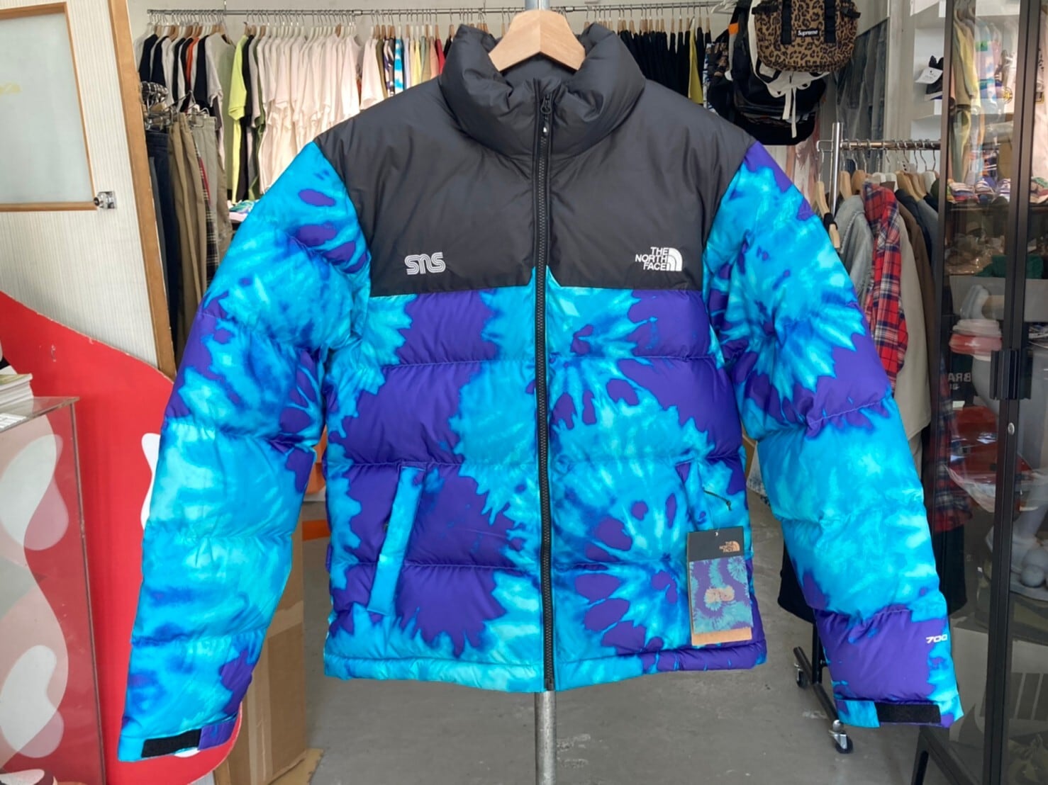 The North Face × SNS / Nuptse Jacket Scuba Blue Tie Dye - www.gsspr.com