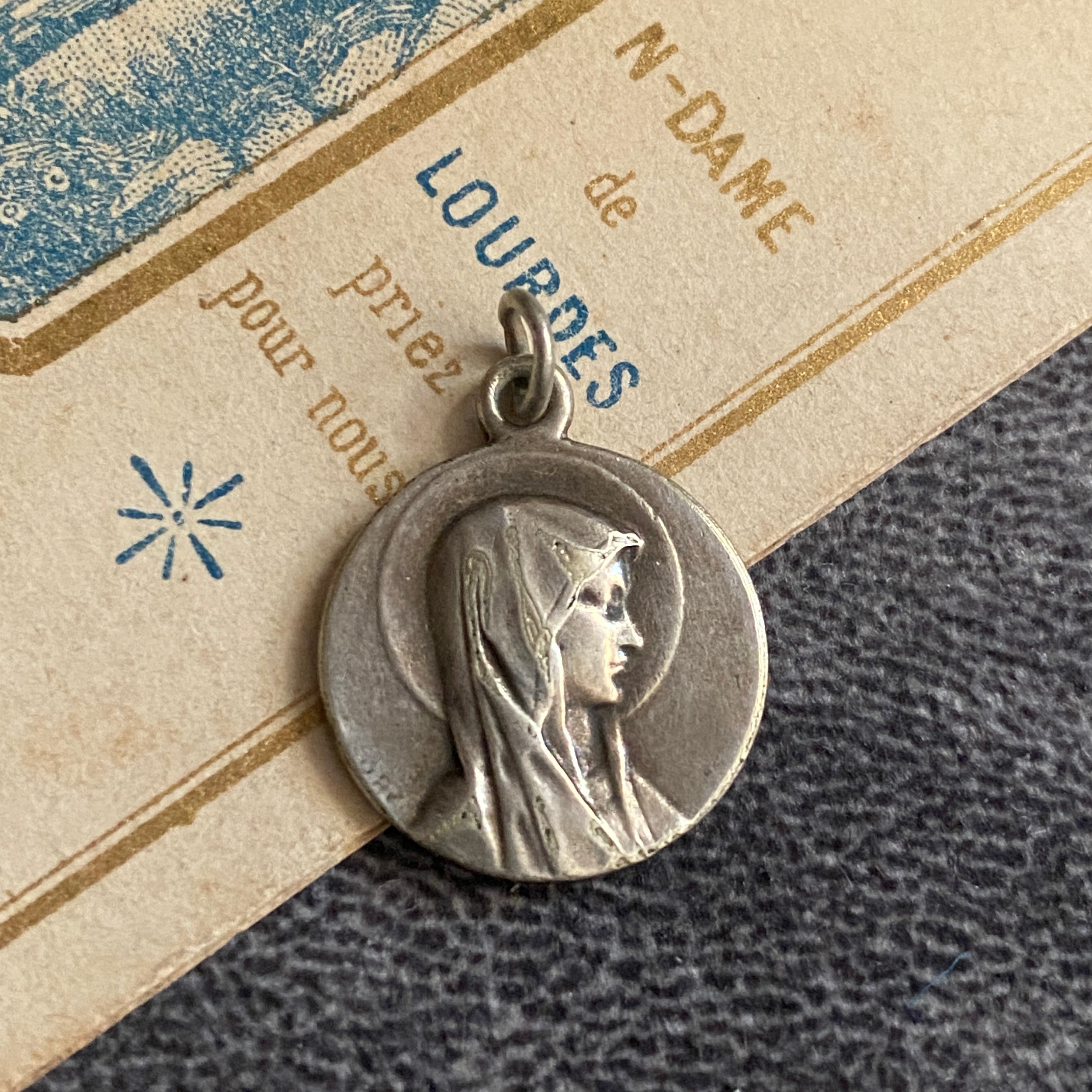 ルルドの祈りの聖母マリア | Antique medaille Mary