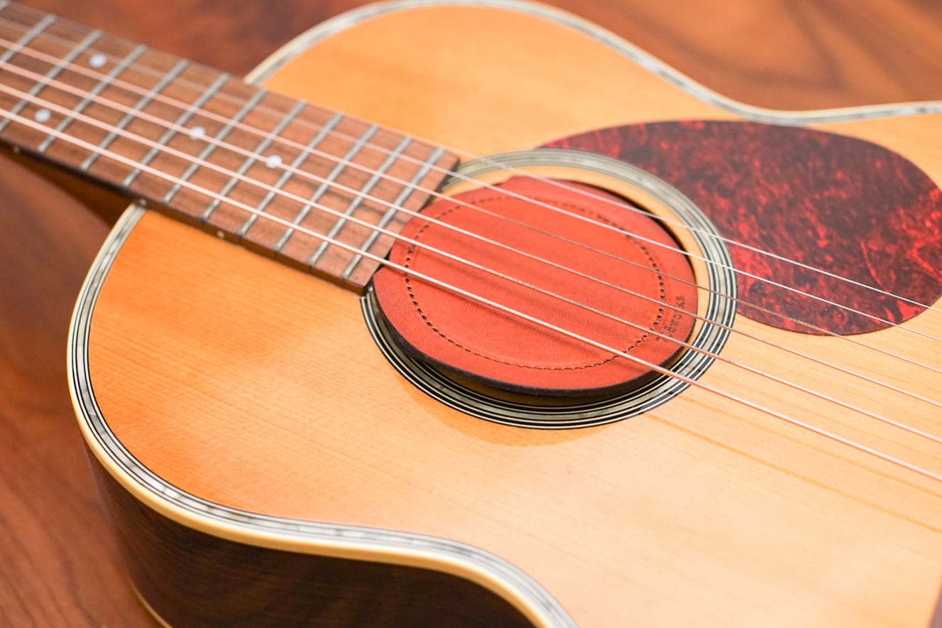 サウンドホールカバー アコースティックギター用 本革製 ギターストラップ専門店 708works ナナゼロハチワークス サウンドホールカバー アコースティックギター用 本革製 ギターストラップ専門店 708works ナナゼロハチワークス