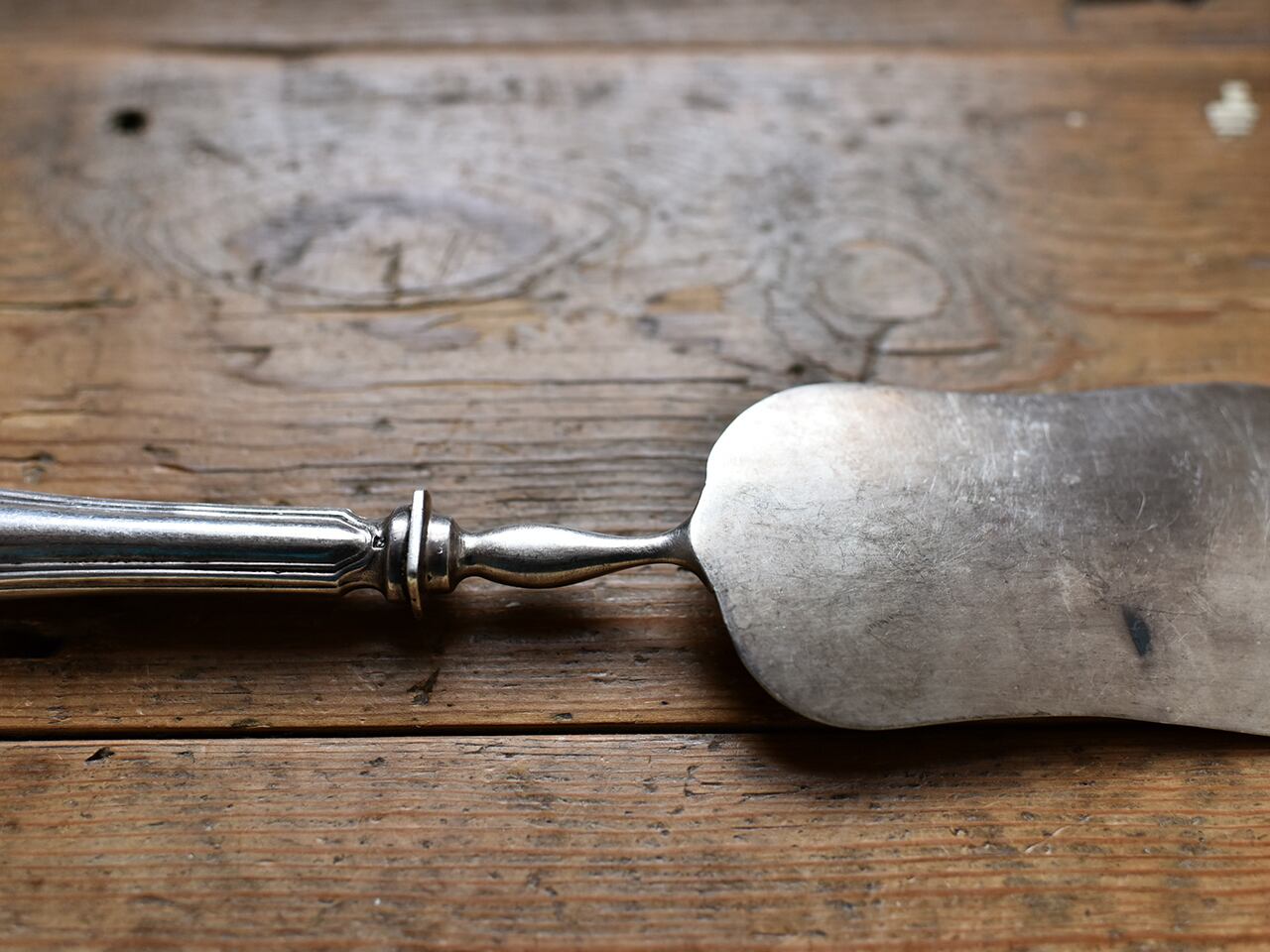 装飾が素敵なケーキサーバー フレンチブロカント