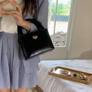 heart rock shoulder bag