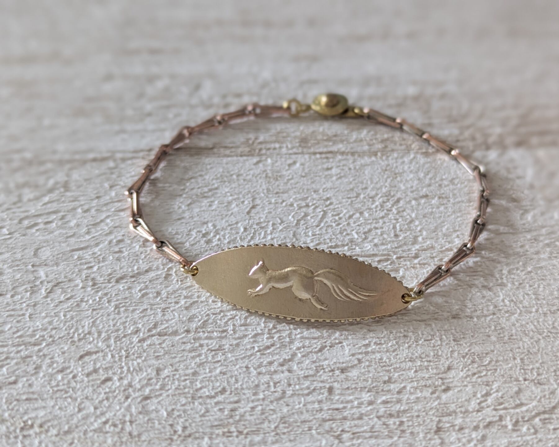 草原とストーブ】タグブレスレット-羊- | hitotonari -animal