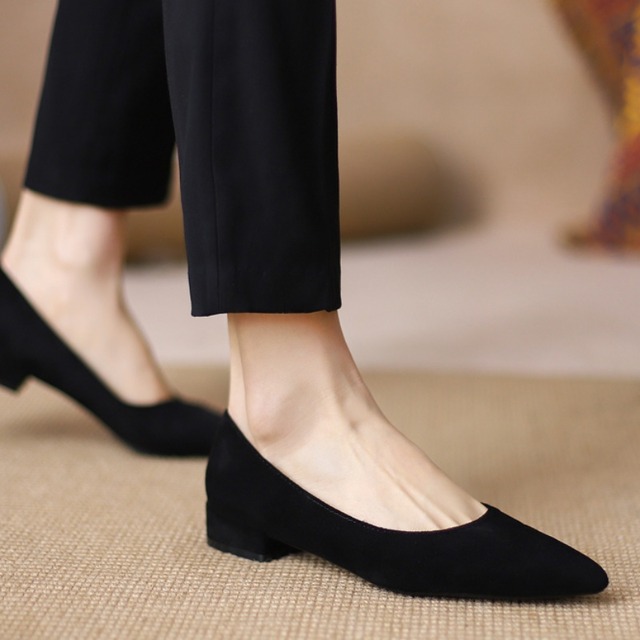 スエード ポインテッドトゥ ローヒール パンプス　U0354