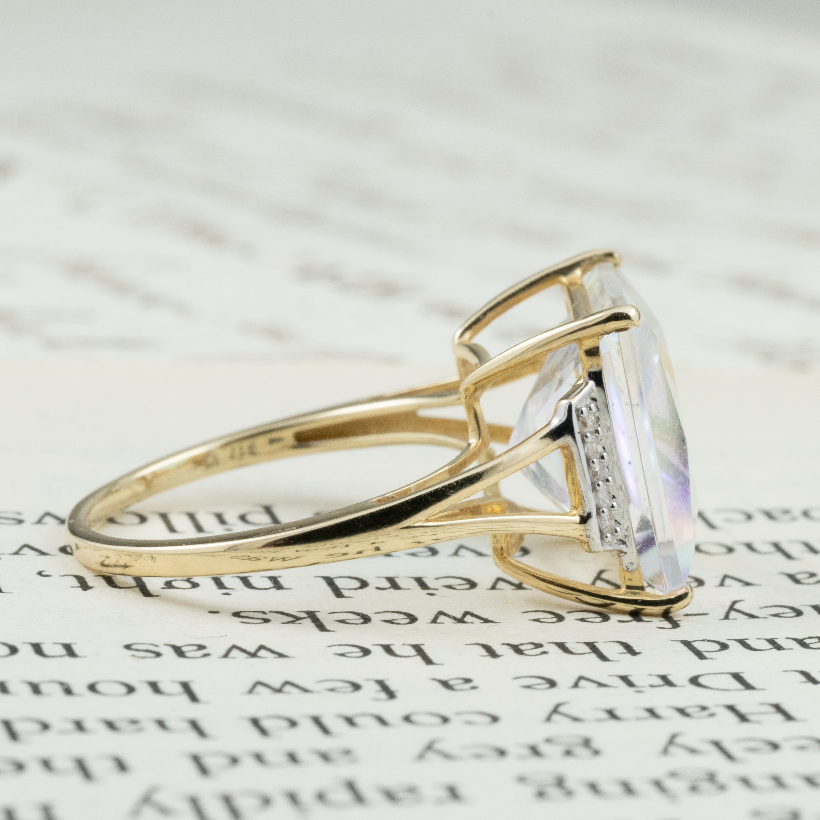 イギリス ヴィンテージ ジュエリー K9 ミスティックトパーズ