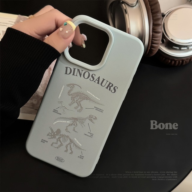 オシャレすぎ◎恐竜の骨 イラスト 大人可愛い シンプル iPhone16対応 カメラ保護フレーム ダイナソー スマホケース ND-15666