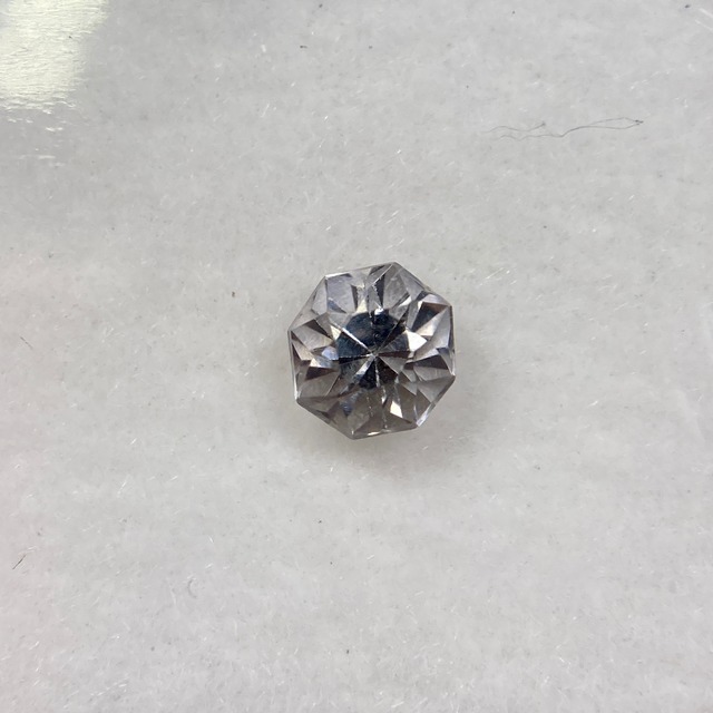 お花みたいなスピネル グレー系 約4.0mm*3.3mm r-0250