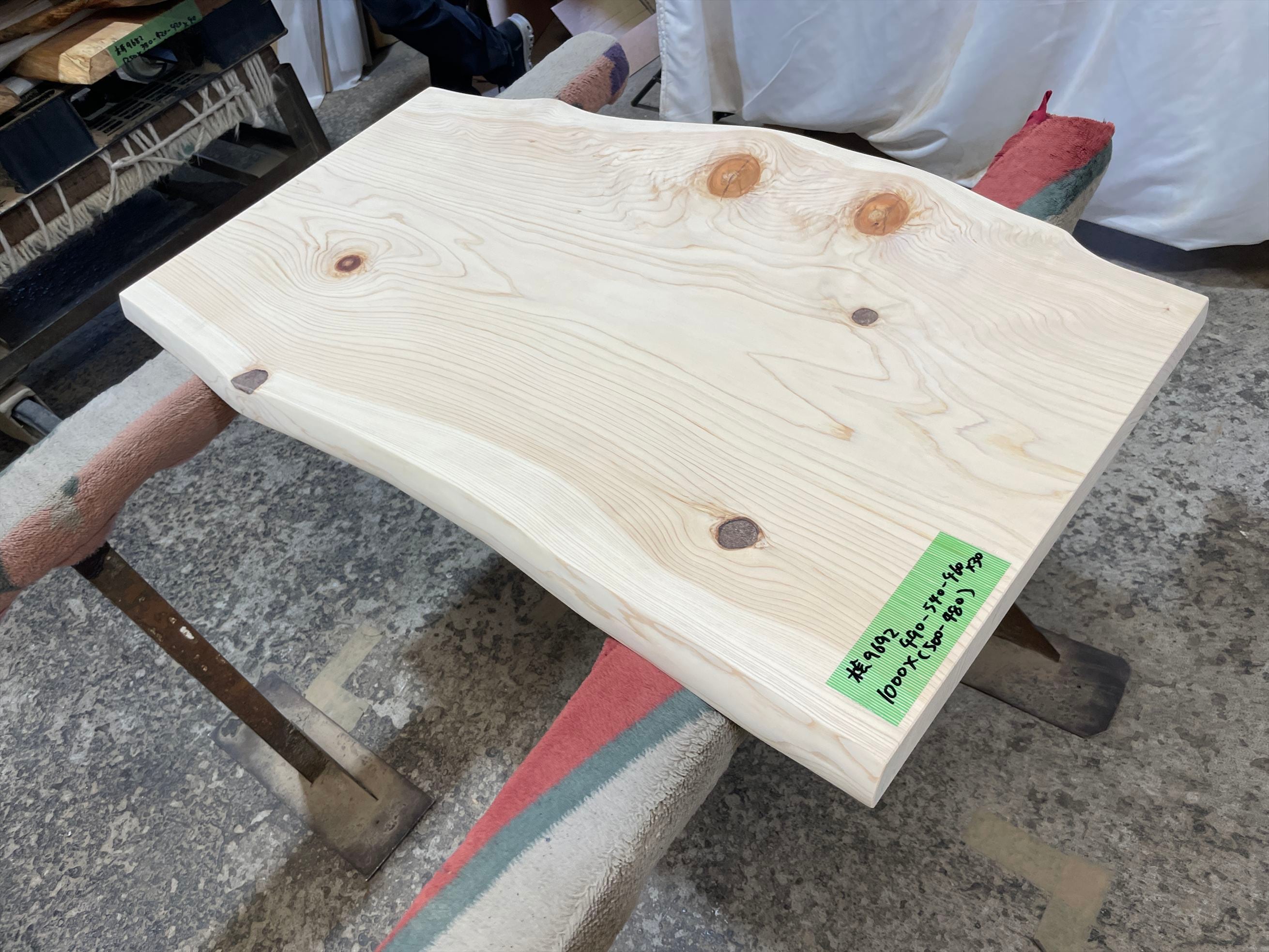 桧9692 一枚板無垢 乾燥材 1000x490-540-460x30mm 棚 テレビ台 カウンター ローテーブル センターテーブル 窓台 檜 ひのき