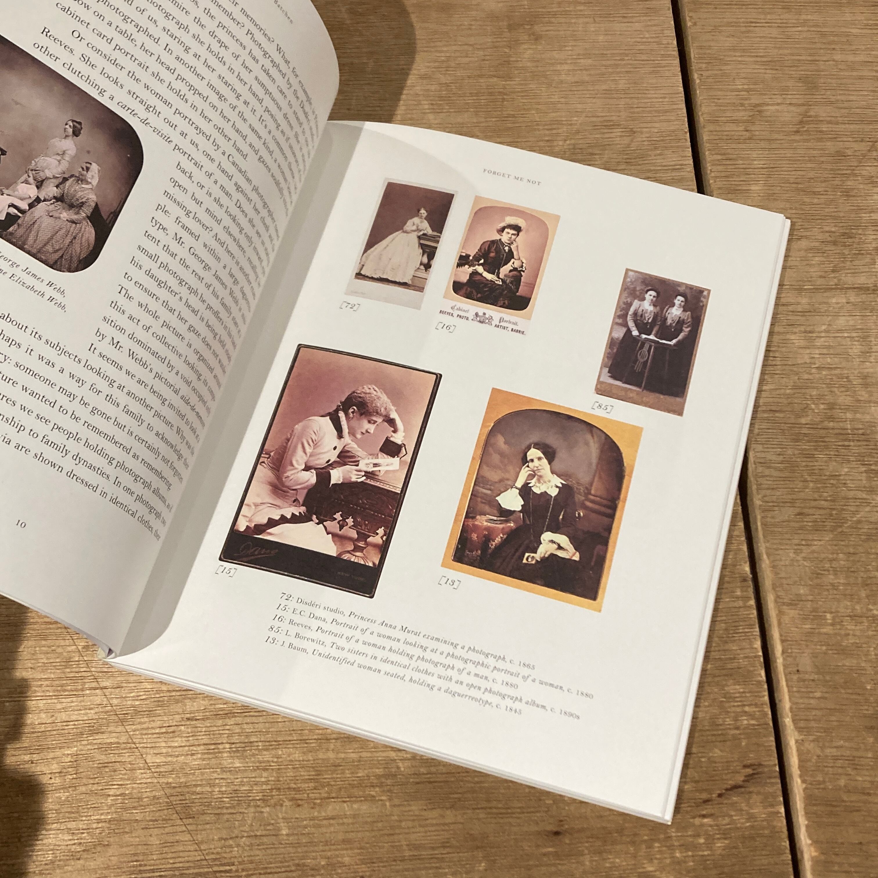 Forget Me Not: Photography & Remembrance / Geoffrey Batchen