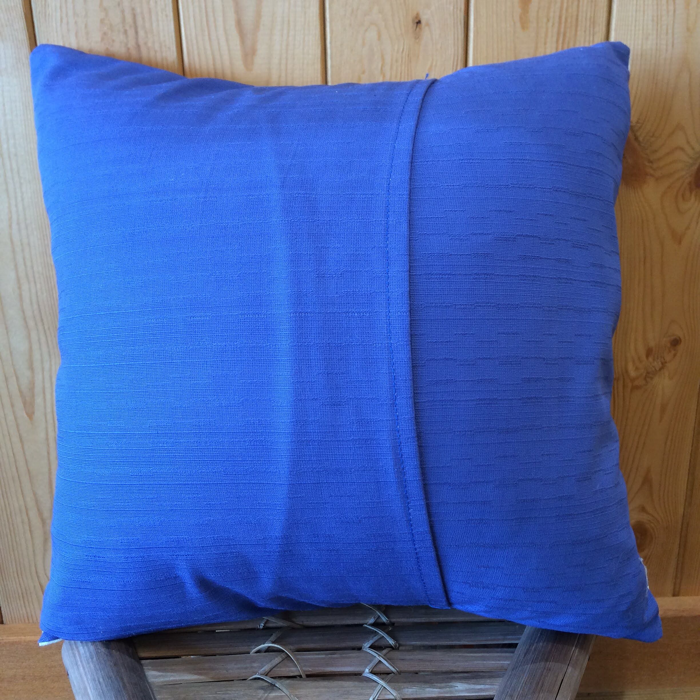 クッションカバー（30cm×30cm）くじらまつり | 虹亀商店