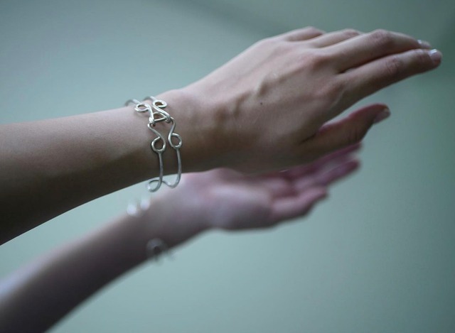 【受注 前金30%】 RITSUKO KARITA Silver Hook bangle