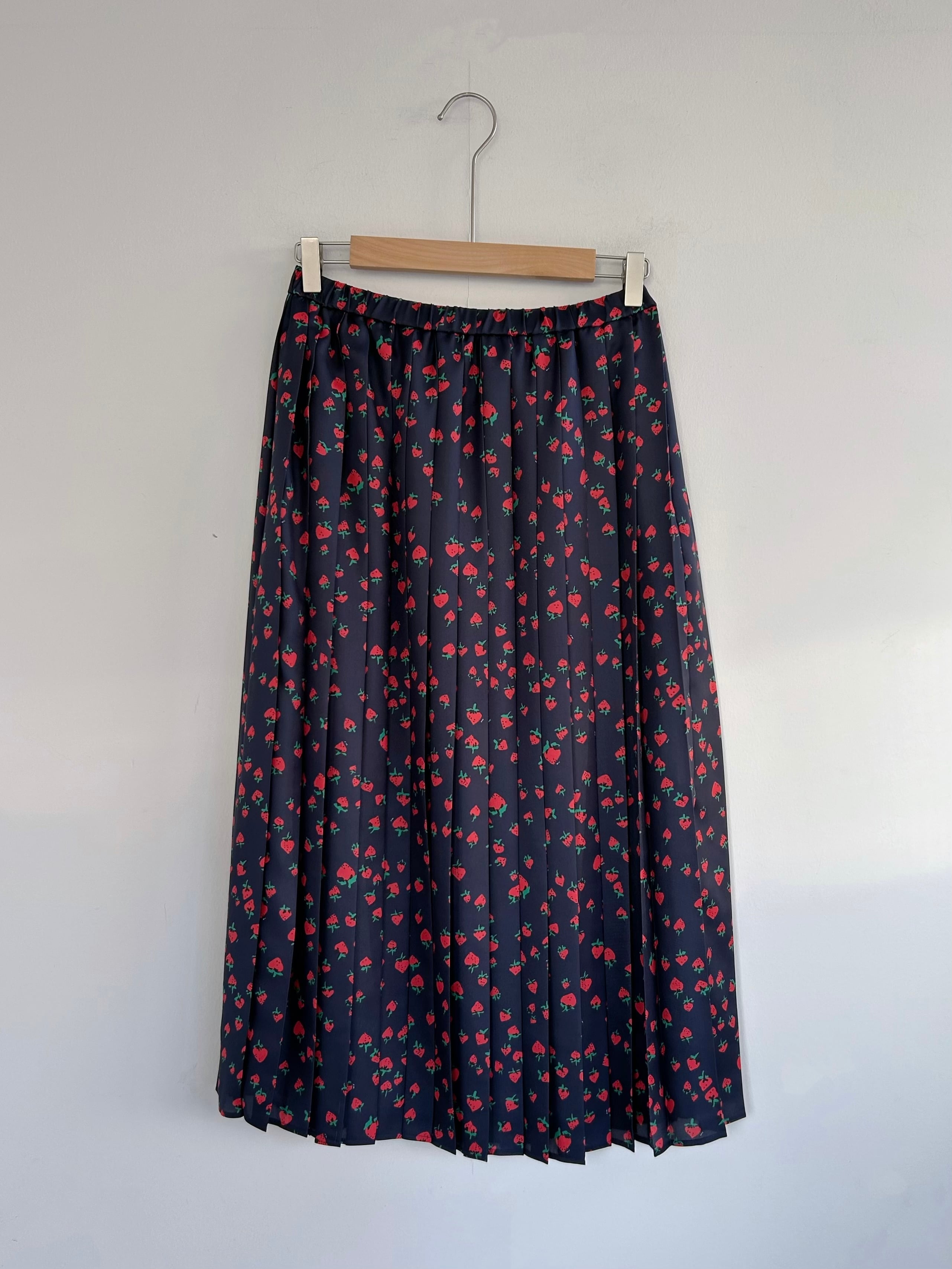 MUVEIL イチゴプリントプリーツスカート | KOKO