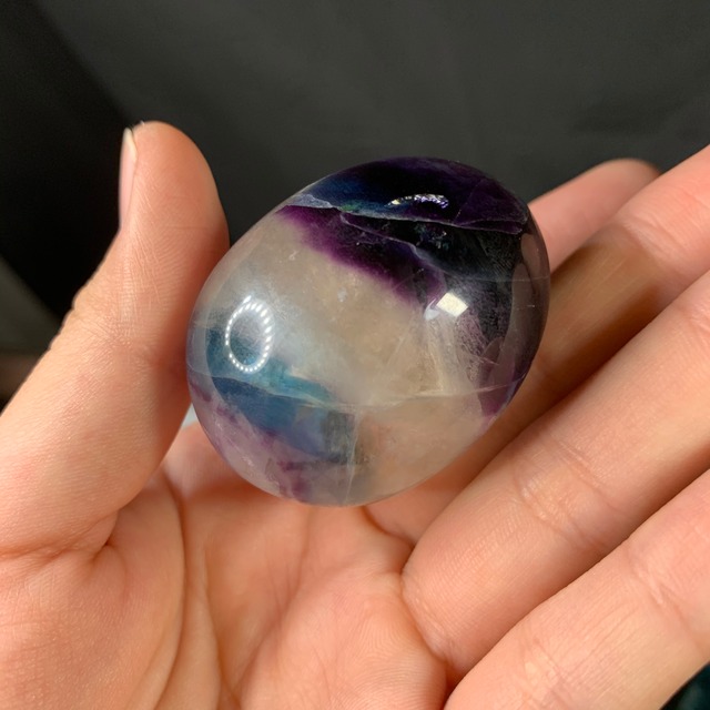 106たまご 台座付き 変わった色合いフローライト