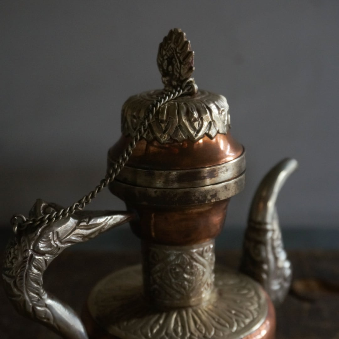 古いチベットの銅ポット