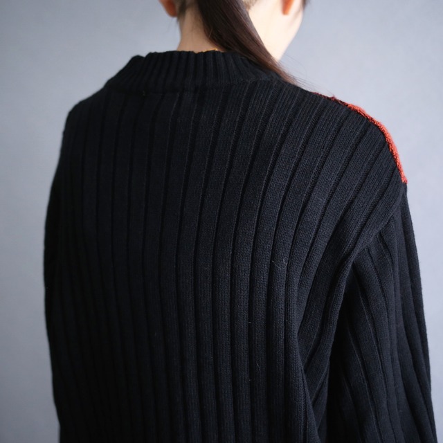 separate switching color pattern 3D knit middle neck loose sweater