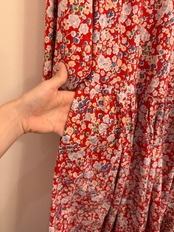 オールオーバーレッドフローラルドレス