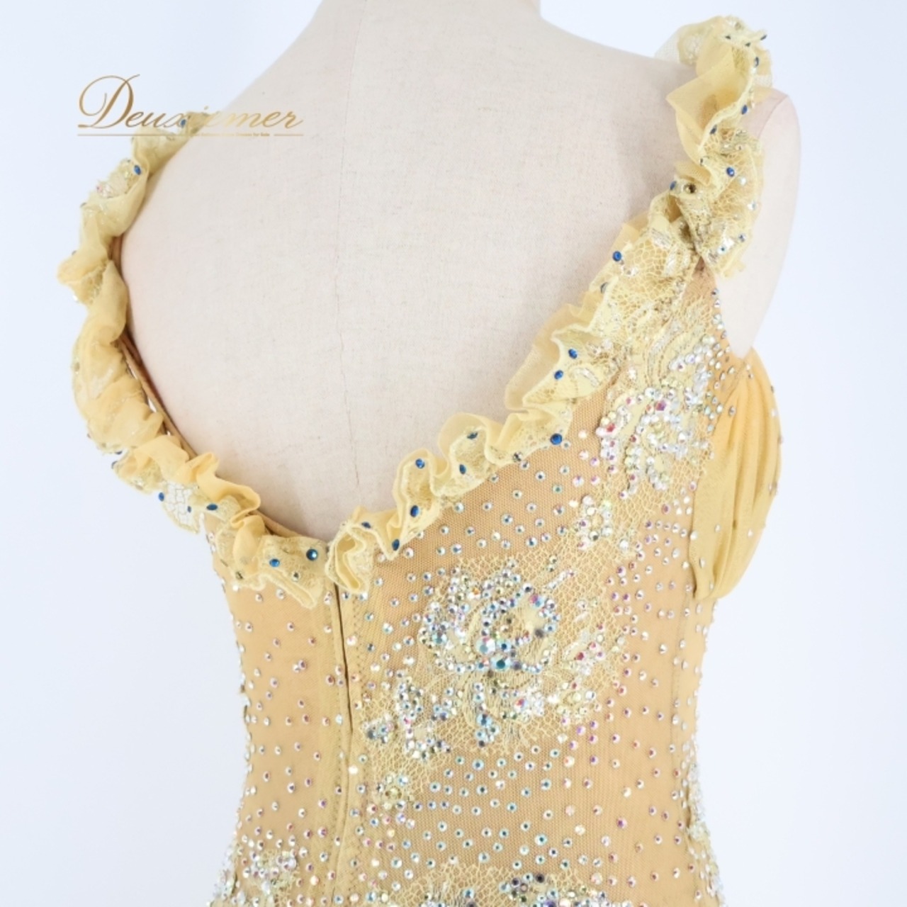 社交ダンス 衣装 タカダンス TAKADANCE スタンダードドレス スタンダード ドレス ワンピース フロート ゴールド系 ベージュ系 フロート 青 羽 金 高級感 豪華 ダンス衣装 競技用ドレス パーティードレス 美しいデザイン 鮮やか 色合い フロート付き ステージ衣装 踊