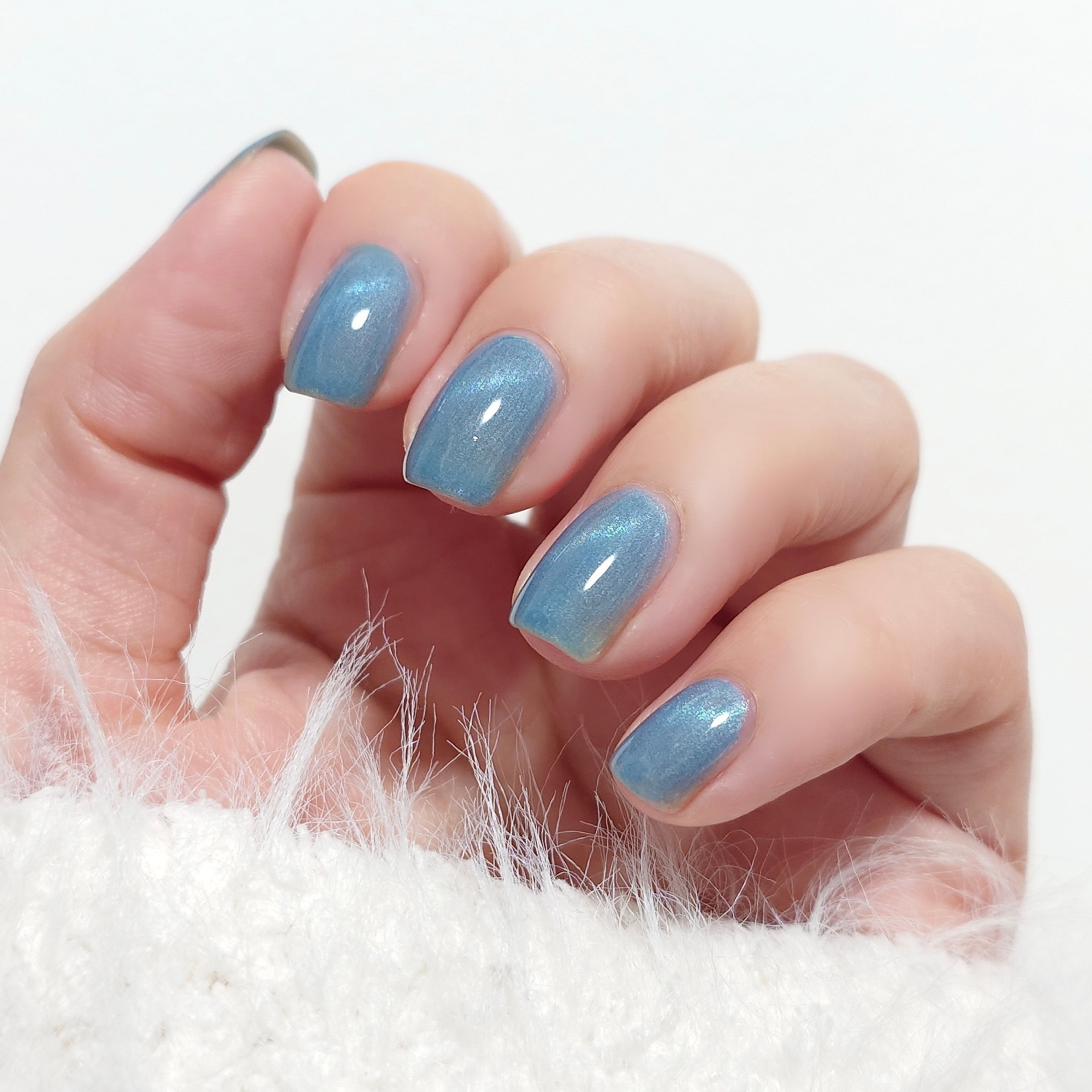 ジェルじゃないポリッシュタイプの新感覚マグネットネイル PLM06