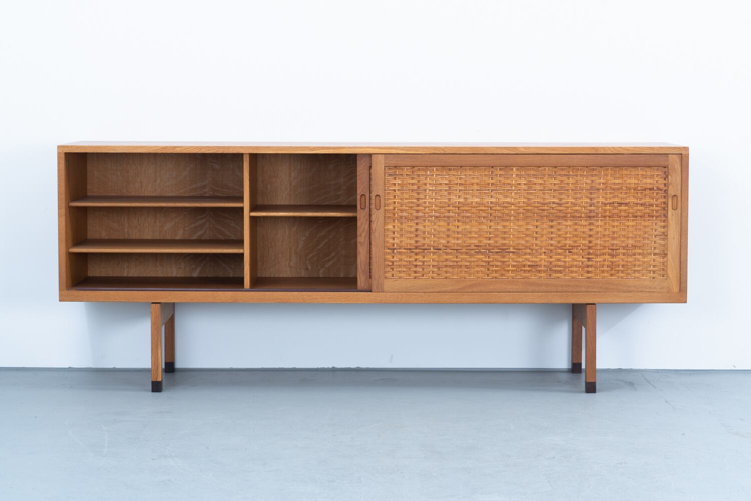 Hans J. Wegner | RY26 Sideboard | kaikki gallery | 北欧