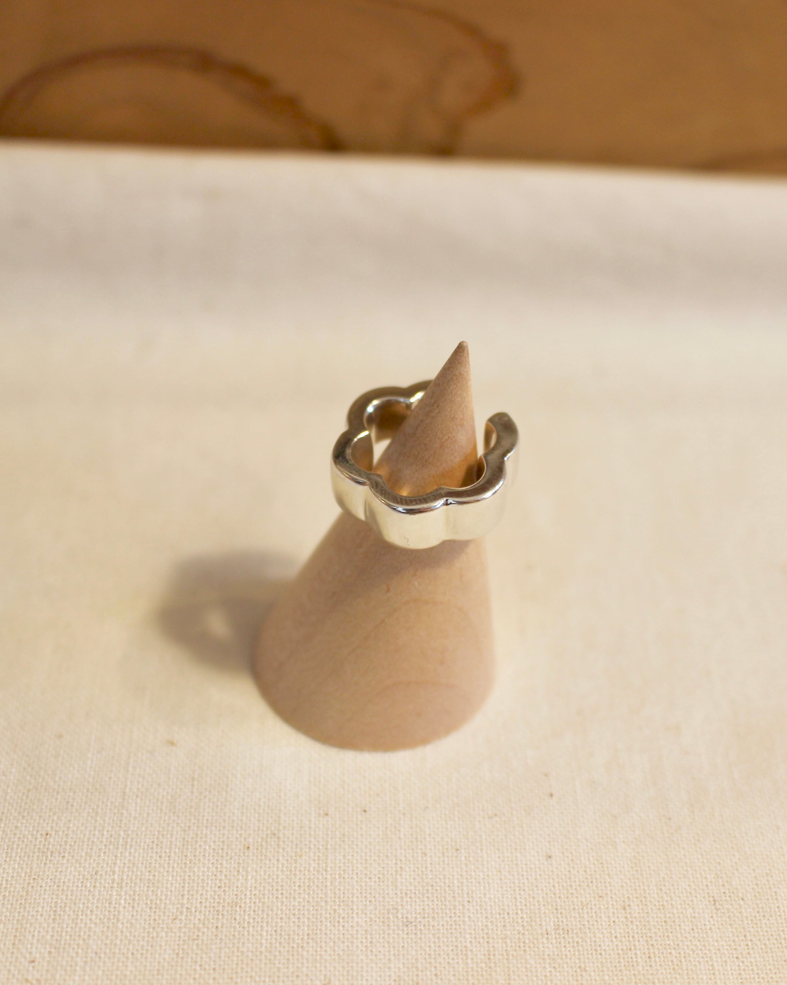 PLOW/flower line earcuff