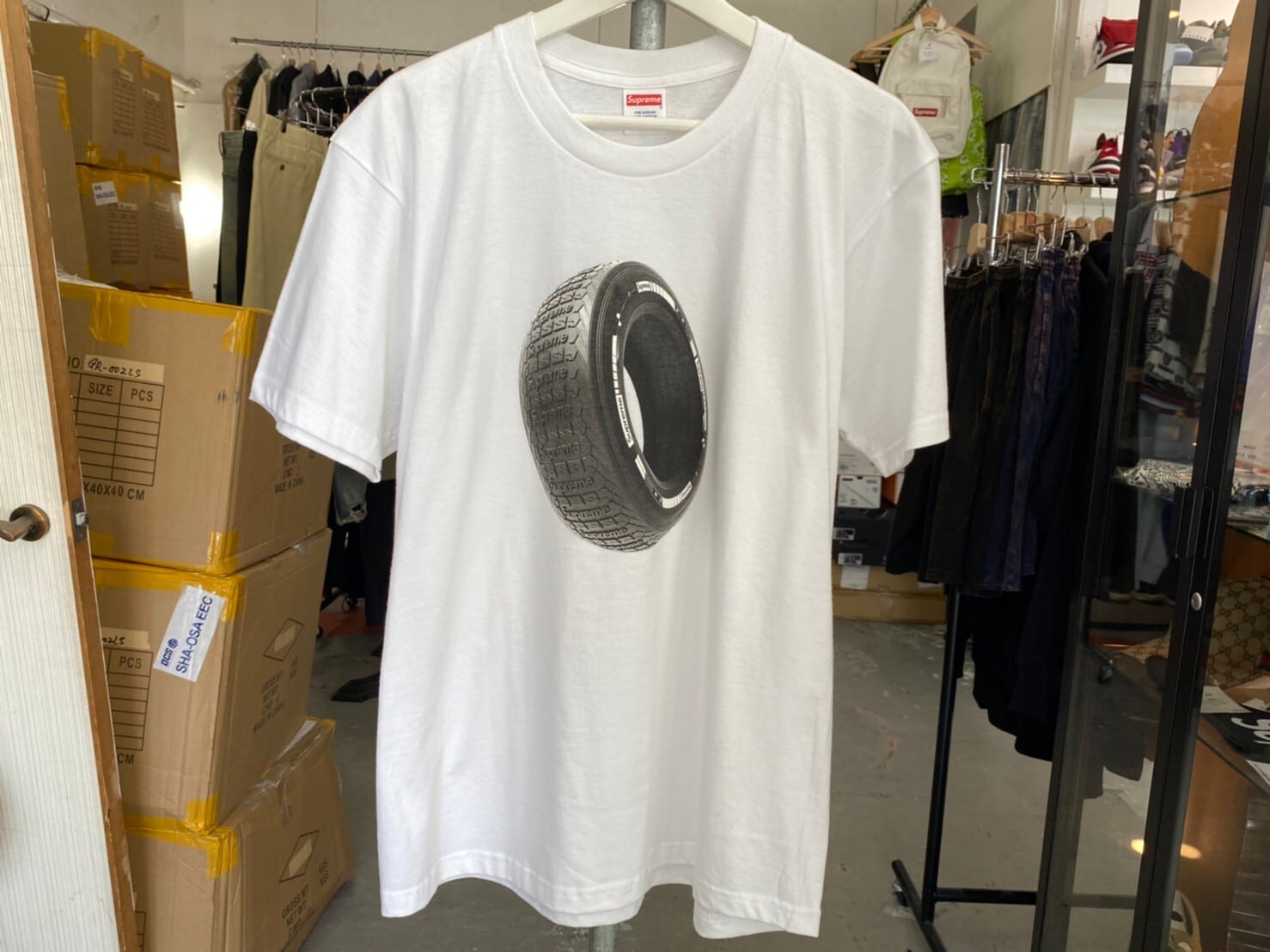 supremeタイヤTシャツ