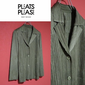 PLEATS PLEASE