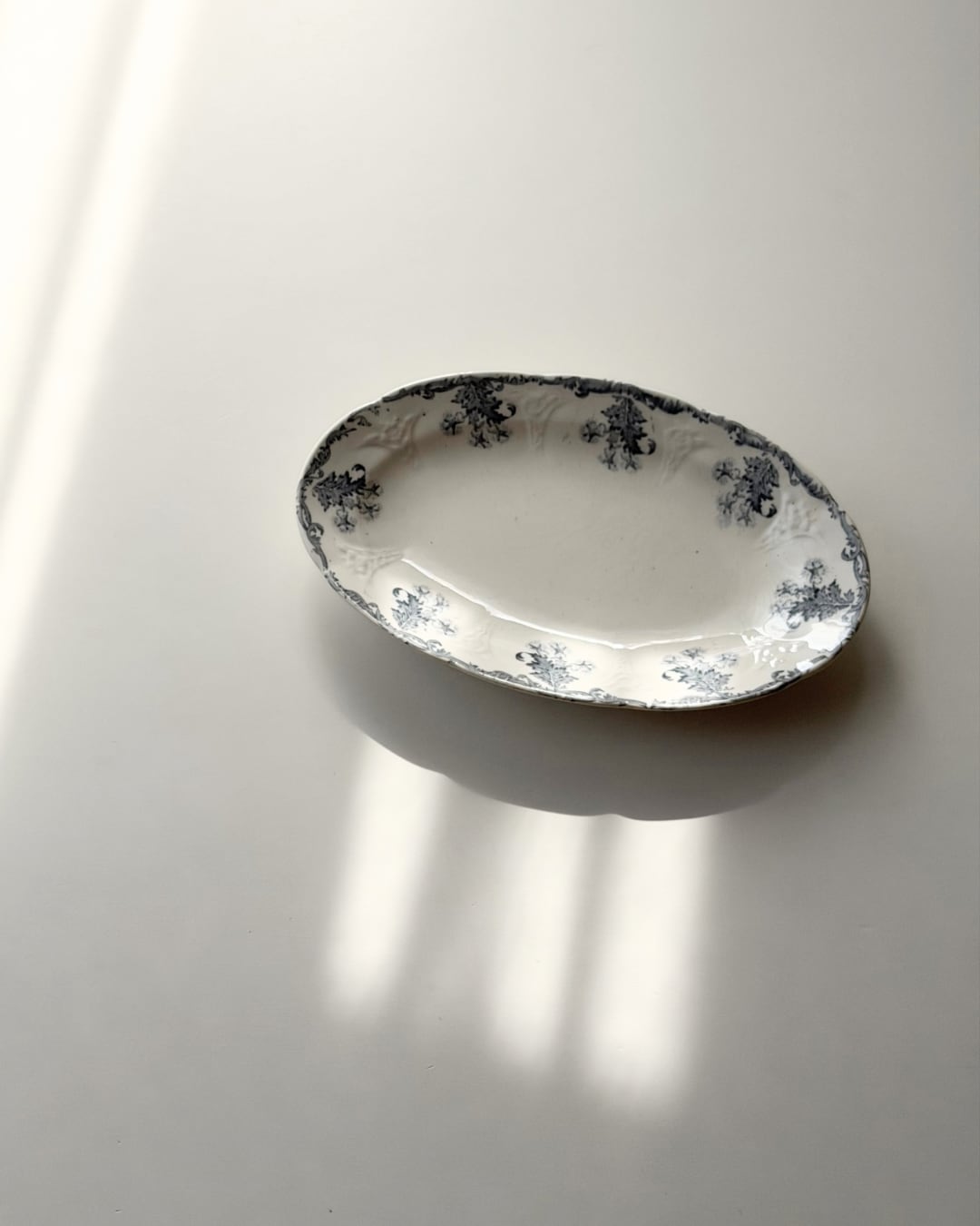 Longwy ロンウィー / “LORRAIN” レリーフの入ったラヴィエ