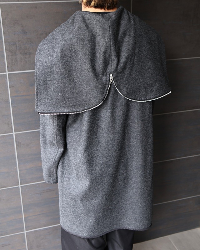 【COMME des GARCONS HOMME DEUX】zip up hooded half coat