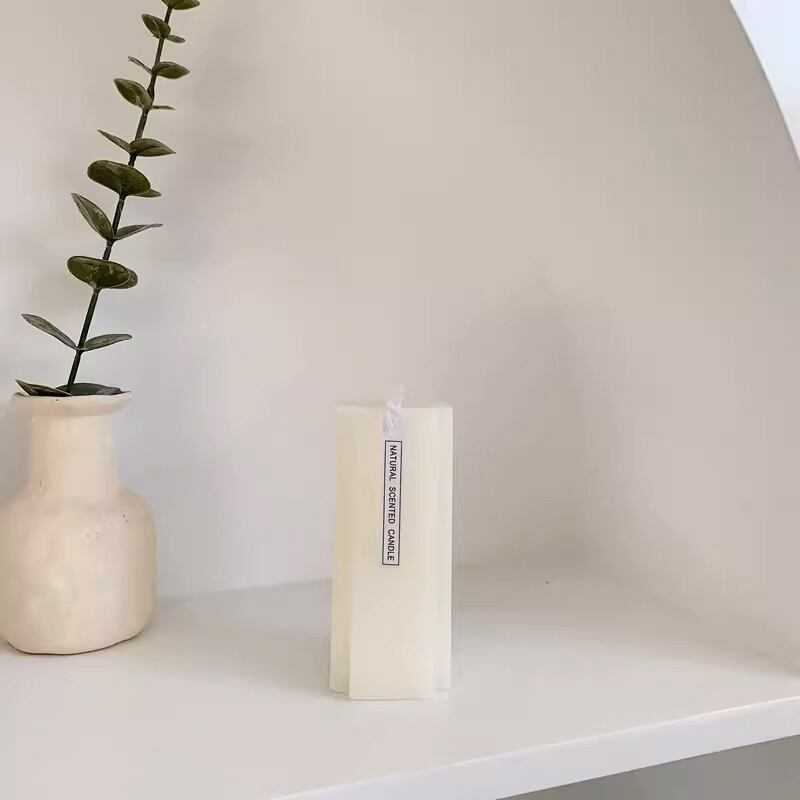 ピラー型ホワイトキャンドル