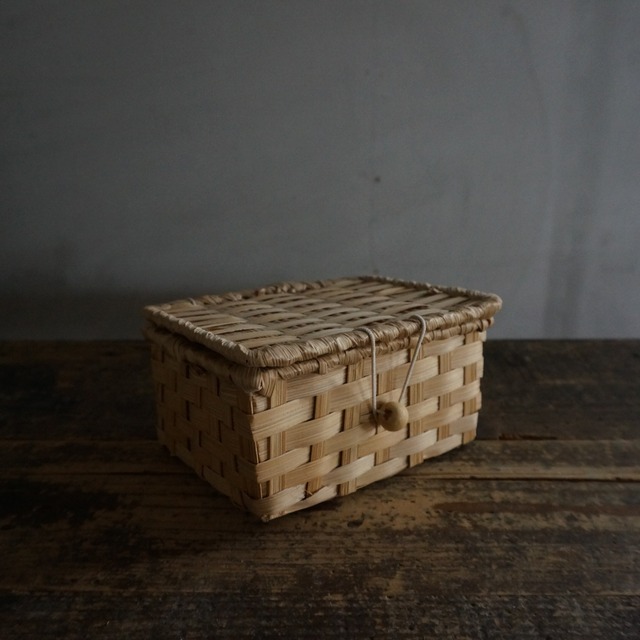 古い国産の小物入れ