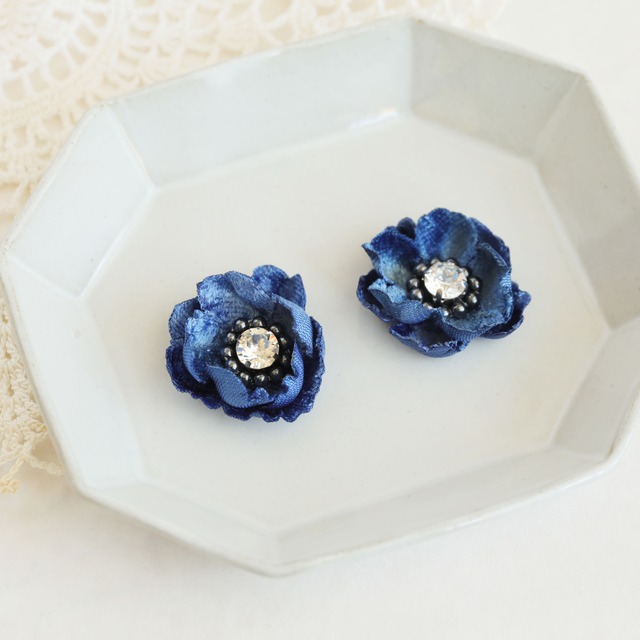 【布花】Anemone × ビジュー（ブルー）  ピアス・イヤリング