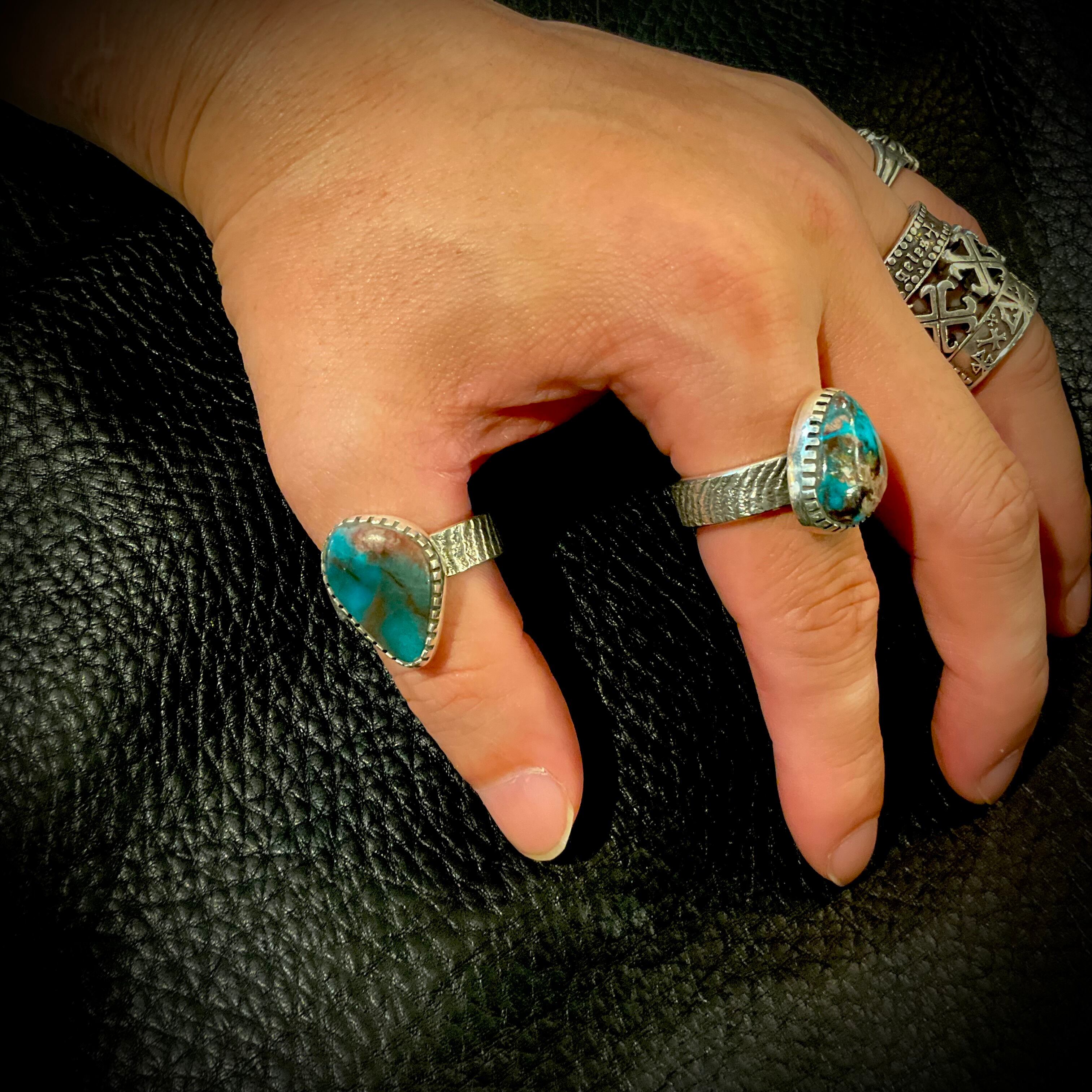 ハンドメイドのターコイズリング　インディアンジュエリー風　bisbee ハンドメイドのターコイズリング インディアンジュエリー風 bisbee