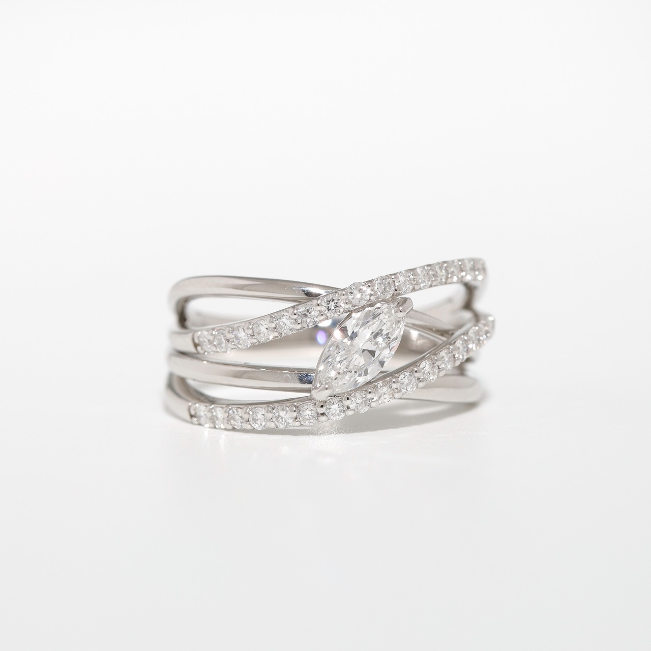 マーキスカット ダイヤモンド デザインリング F / SI2  pt950 / 0.327ct / 0.300ct