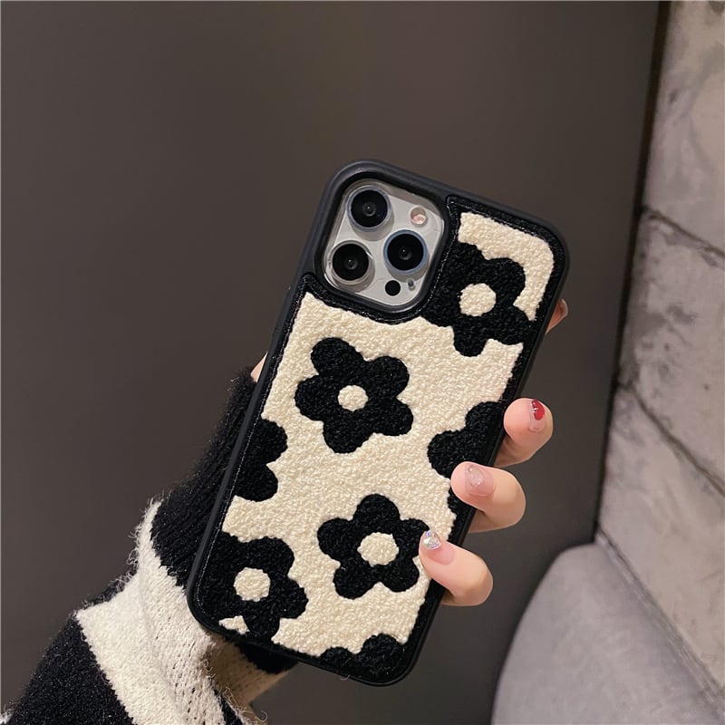 大人可愛い◎ブラックフラワー ニット iPhone16 タオルみたい ふわふわ