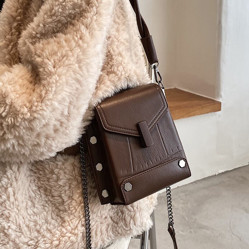 スタンダードオータムウィンターレッドシングル レトロ 秋物 冬物 スクウェア メッセンジャーバッグ 手作りハンドバック80102963251