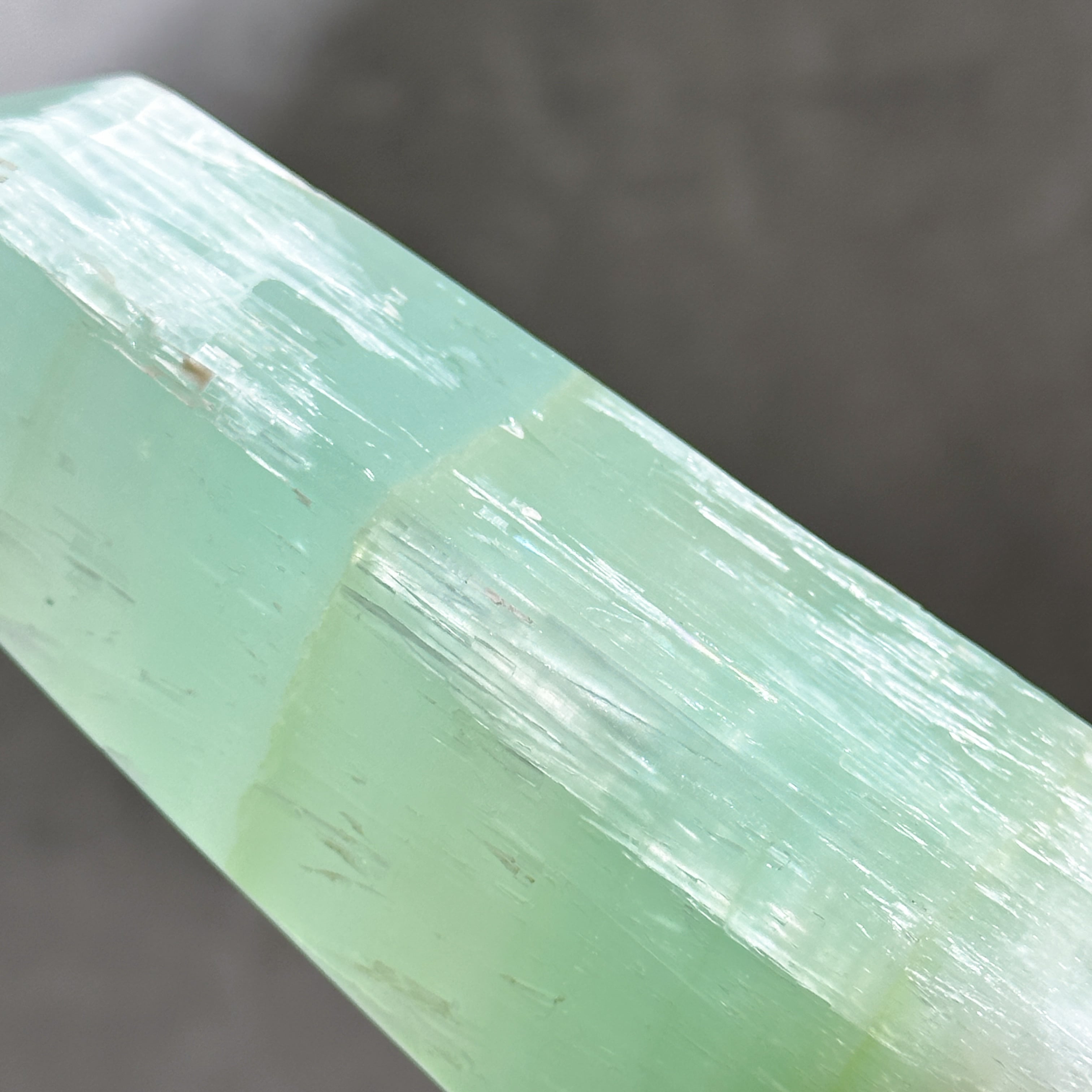 ピスタチオカルサイト タワー41◇ Pistachio Calcite ◇天然石・鉱物