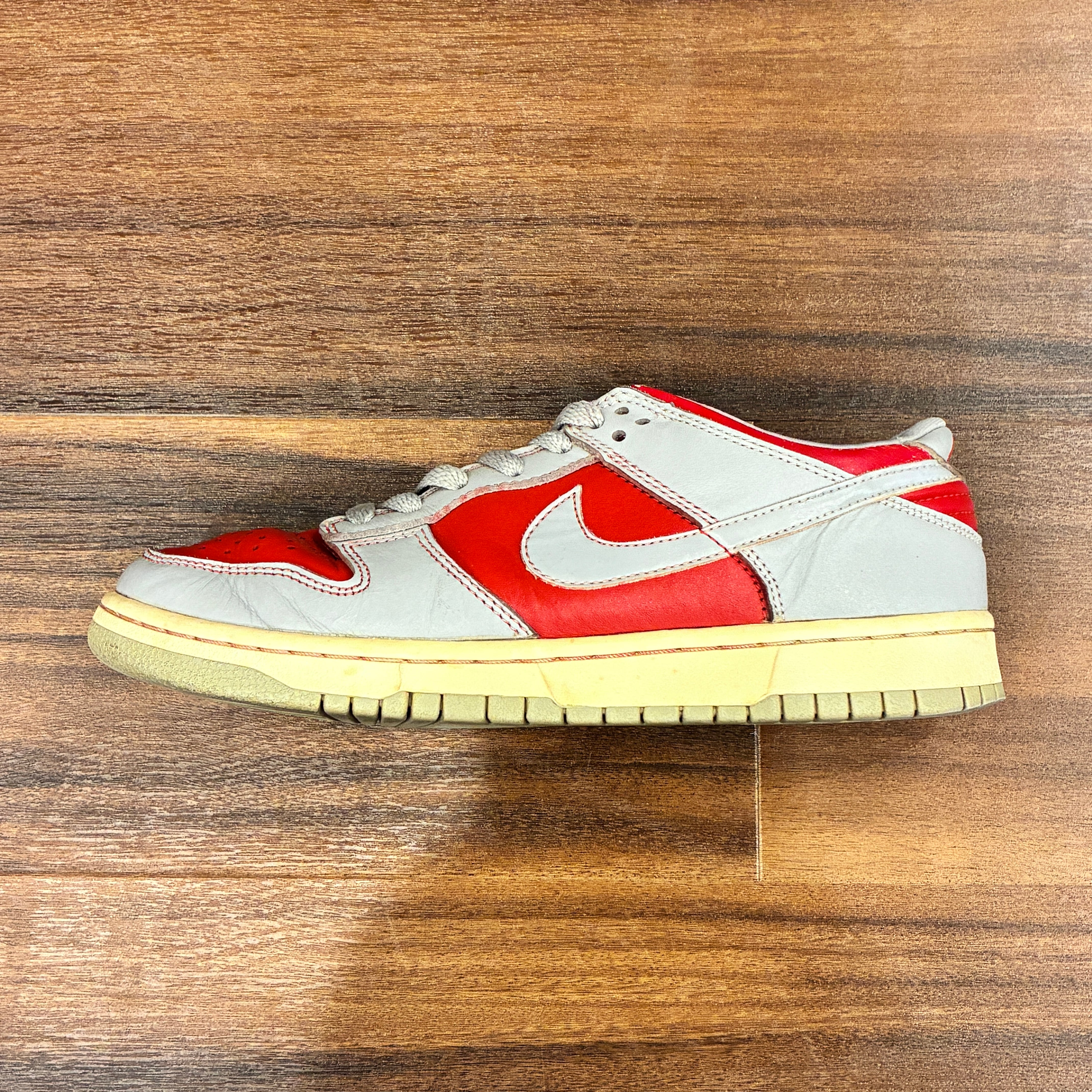 NIKE DUNK LOW アイボリーウルトラマン 日本未発売　希少カラー NIKE DUNK LOW 