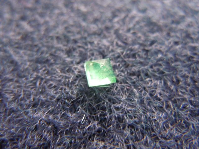(R0202-1)『3.0mmペアルース』天然エメラルド 2-0.22ct
