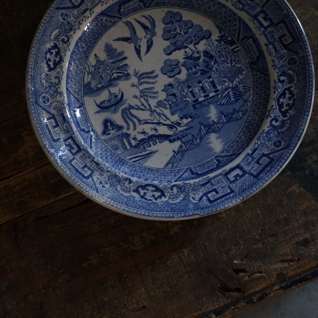 古いイギリスの陶器皿
