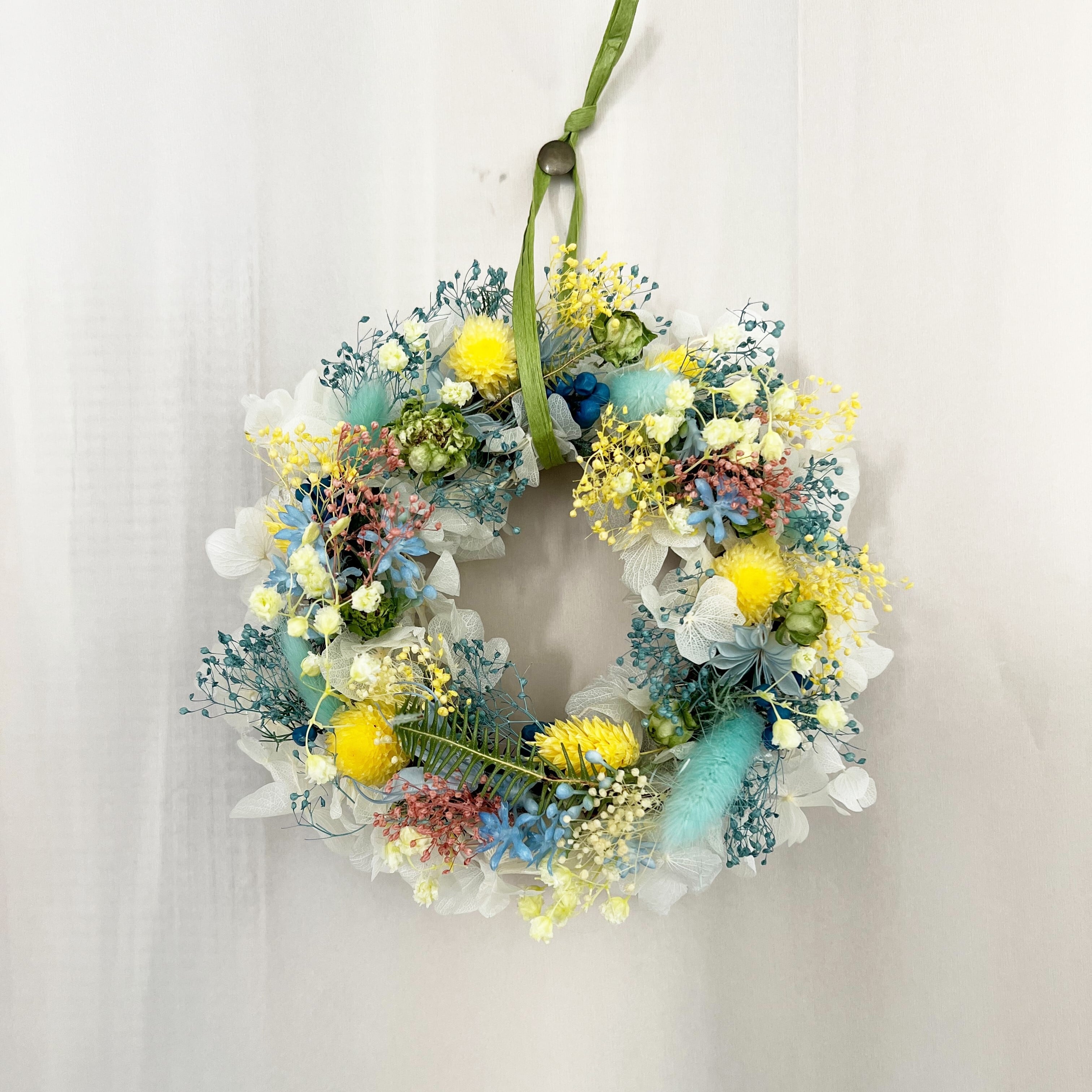 ドライフラワーリース お部屋を彩る 色鮮やかなカラフルリース サイズ 直径約16 Flow 花束やアレンジメントや誕生花 を通信販売でお届け 笑顔を束ねるフローリスト